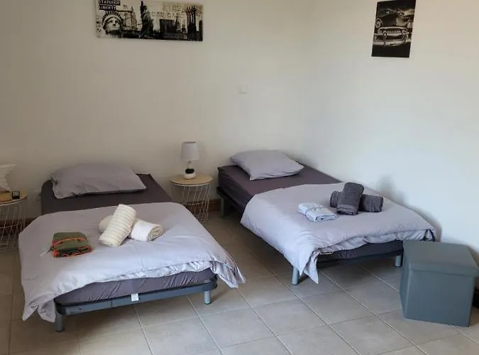 La Vieille Grange Avec Piscine Et Jardin * Previnquieres