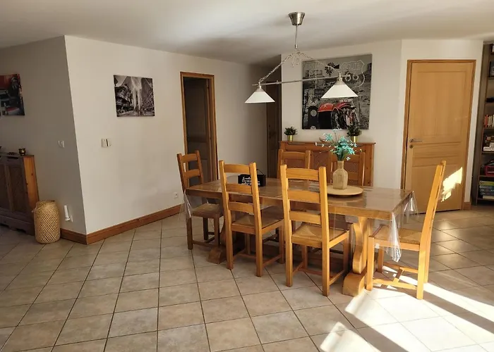 La Vieille Grange Avec Piscine Et Jardin Hébergement de vacances Previnquieres