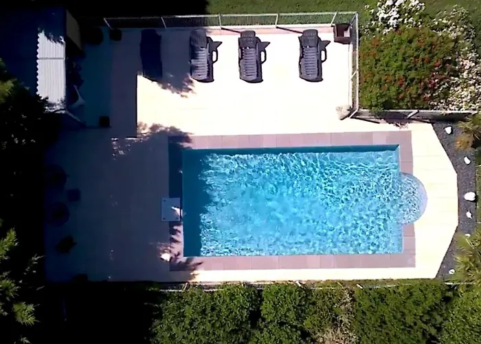 La Vieille Grange Avec Piscine Et Jardin * Previnquieres